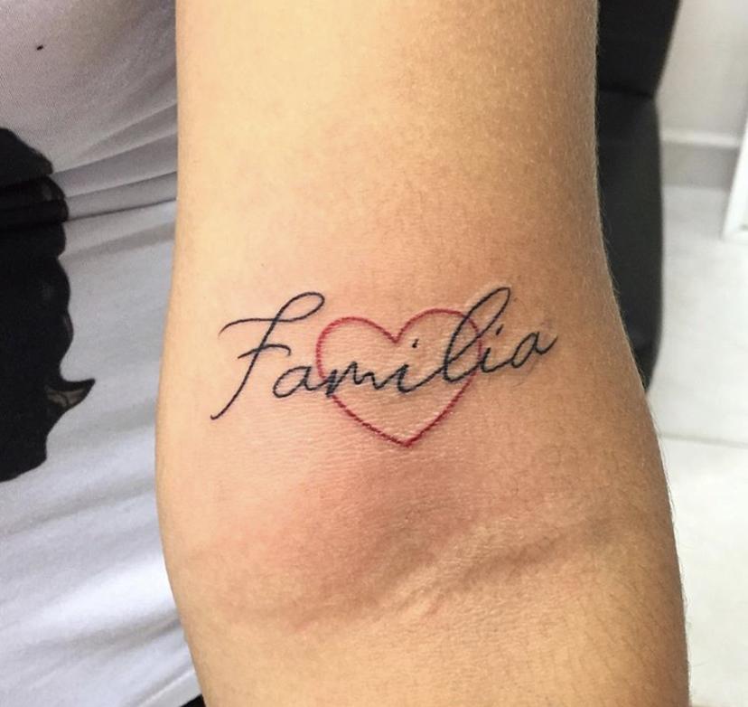 familia-schriftzug-tattoo-wiesbaden
